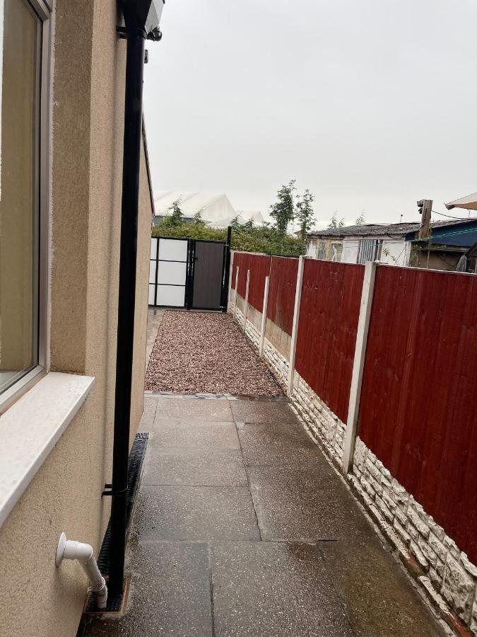 Bentley Place Crewe Exterior foto